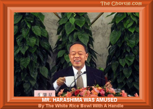 Mr. Harashima was amused by the white rice bowl with a handle